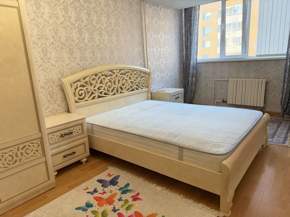 Продам спальный гарнитур (без матраса)