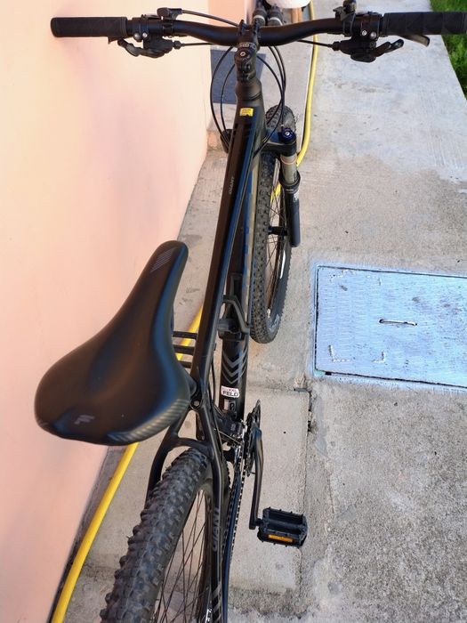 Vând bicicletă Giant Talon mărime M, roți 27,5