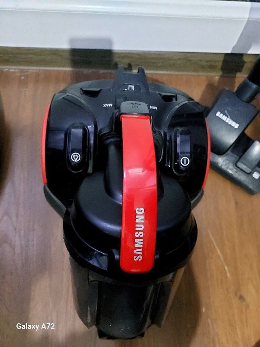 СРОЧНО Продается два отличный ПЫЛЕСОСИ ЧЁТКО работает.Торопитесь