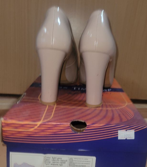 Продам туфли цвет бежевый