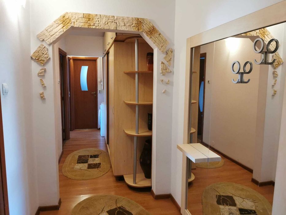 Închiriez apartament
