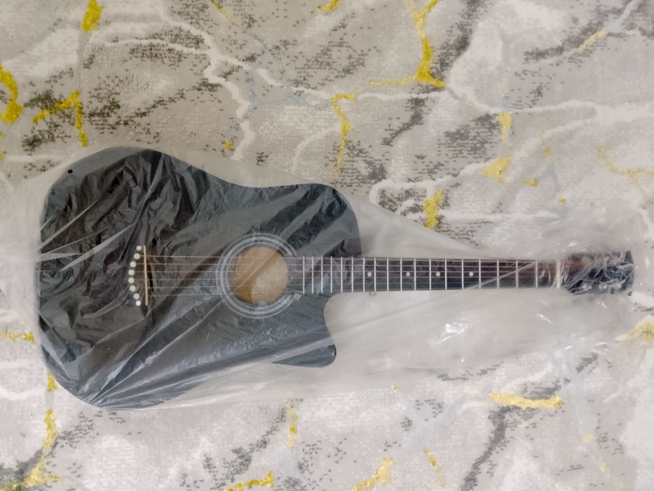 Gitara sotiladi tezda manzil Oʻrigzor bozor