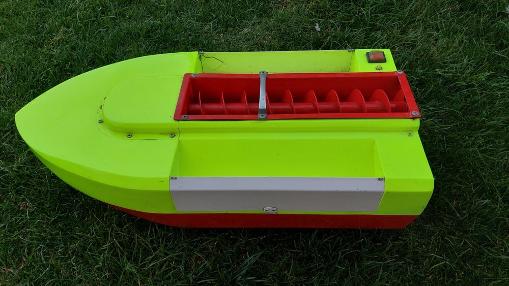 Лодка за захранване