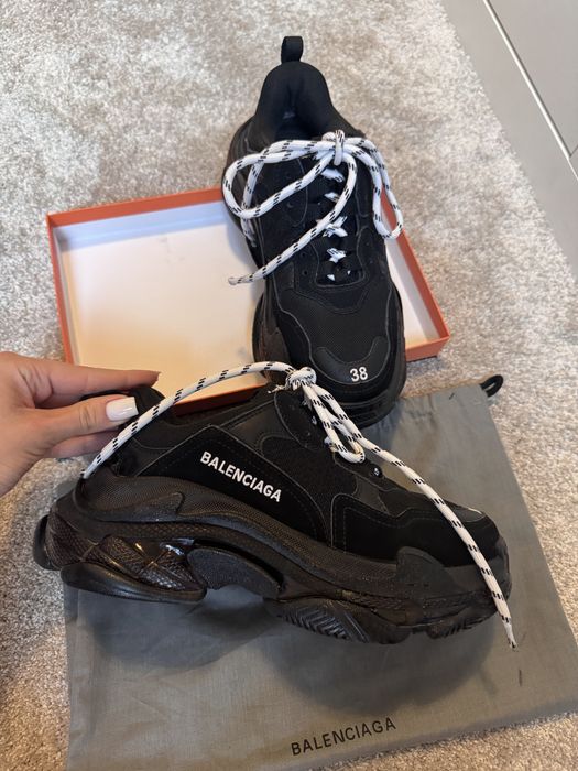 Дамски чехли Hermes / Кецове Balenciaga