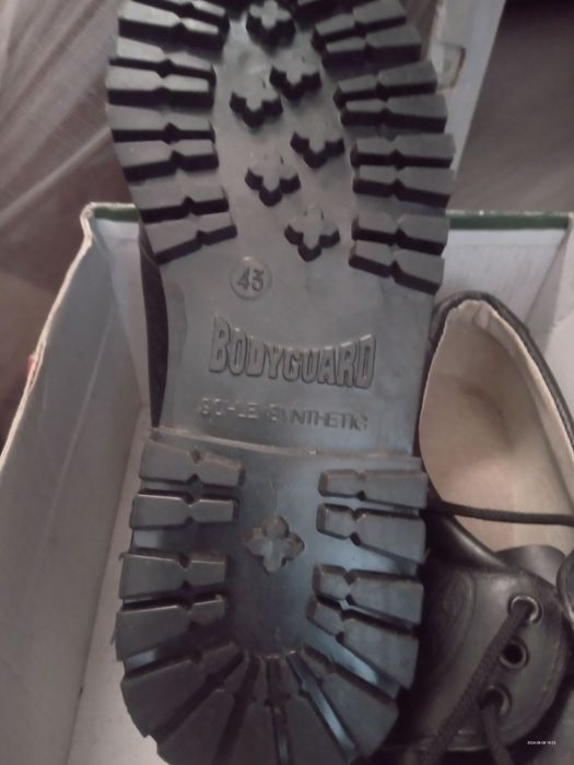 Продавам нови  обувки кубинки и половинки