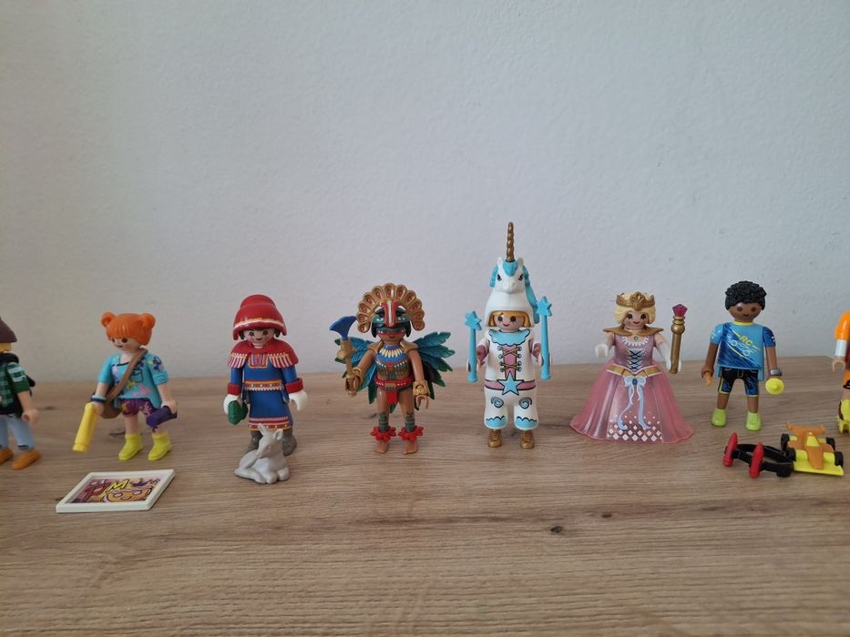 Vand lot cu 13  figurine Playmobil