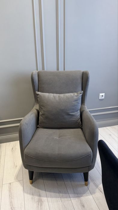 Тройка: диван и два кресла