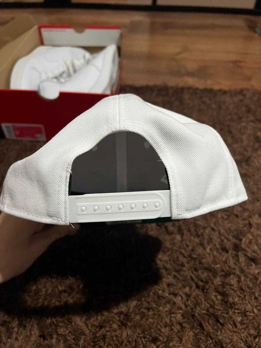 Adidasi Nike Eberon Mid + Sapca Cadou