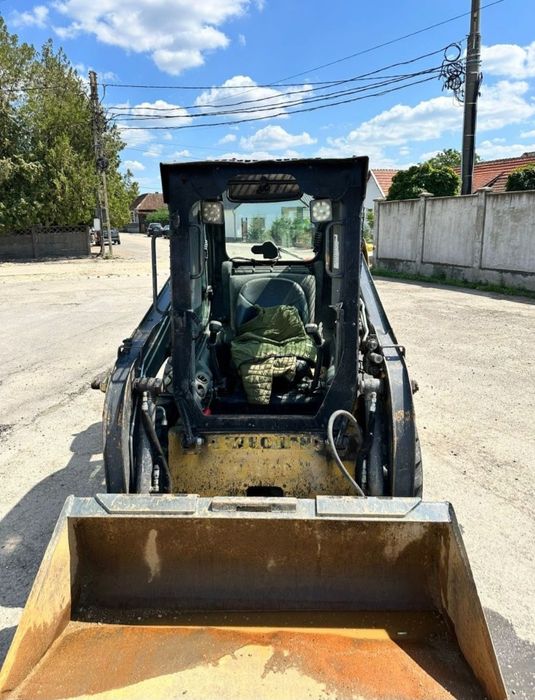 Vand sau schimb  Bobcat new holland  2012 - cu excavator  2.8 tone