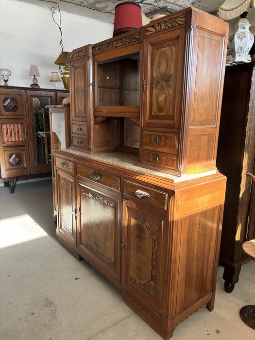 Масивен шкаф с мрамор