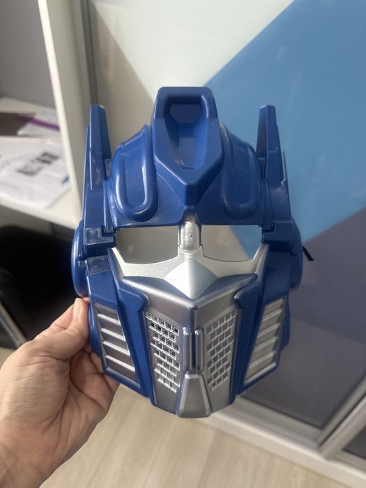 Продам костюм Оптимус Прайм-трансформер