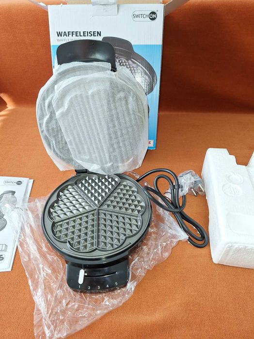 Aparat de facut vafe/gofre Switch On WM-A201, Regulator de temperatura, Putere de 1200W, Negru