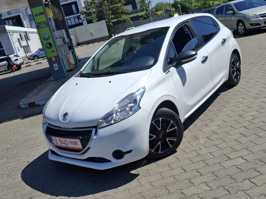 Parc Auto/Peugeot 208/1.0VTI/2014