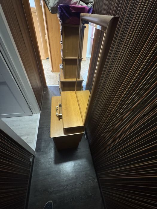 Столик косметический