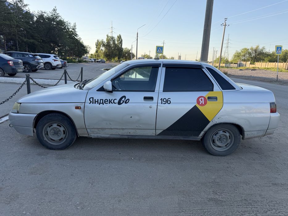 Автомобиль ВАЗ 2110 года выпуска 2005