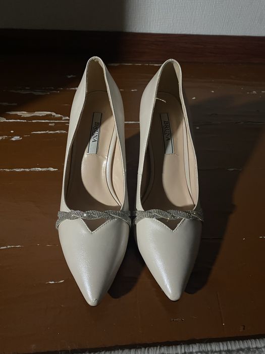 Женские бежевые туфли