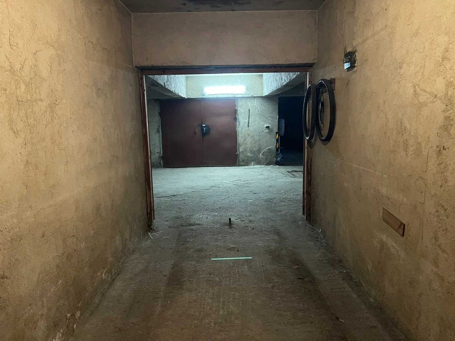 Дава се под наем Гараж / Паркомясто в София, Банишора - 15 кв.м за 76.5 € - Снимка #4