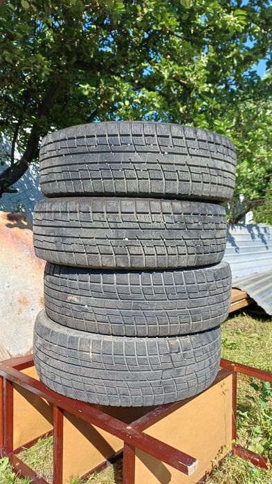 Продам Зимние шины 215/65/16 размера