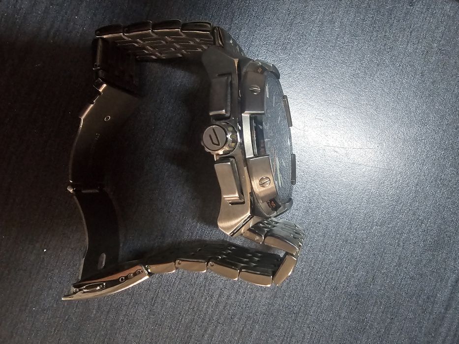 Vand doua ceasuri Diesel