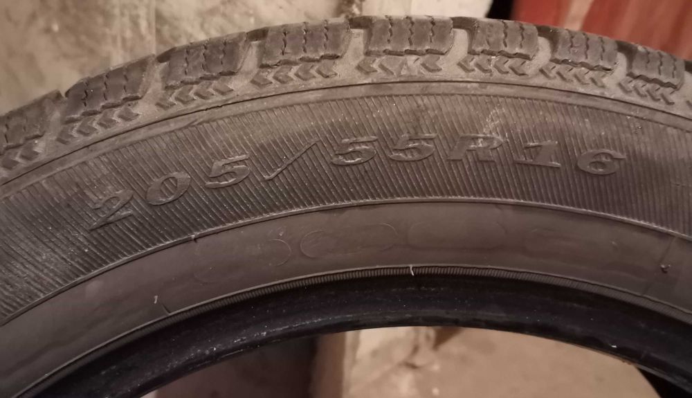 Продавам 2 броя зимни гуми 205.55.16 дот 2019 Debica