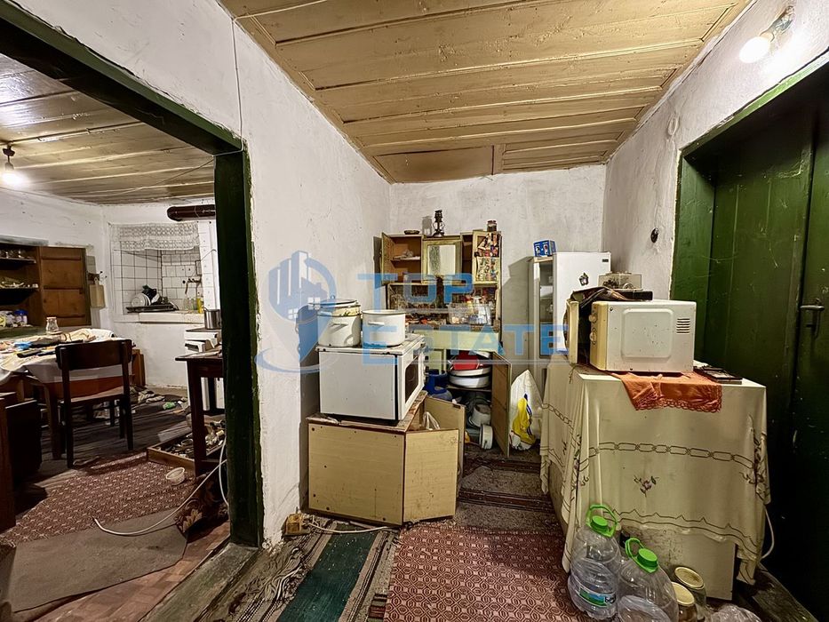 Двуетажна тухлена къща с кладенец и голям двор в село Александрово, о