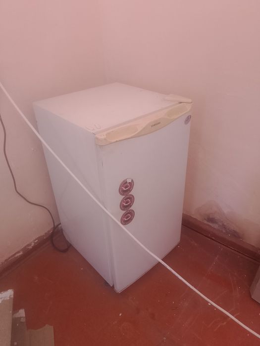 Продам маленький холодильник