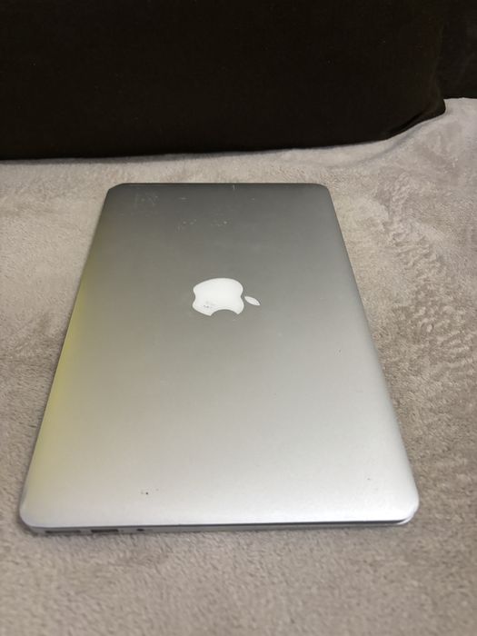 MacBook Air 11" (Early 2014) -Отлична работа,компактен,зарядно вкл.