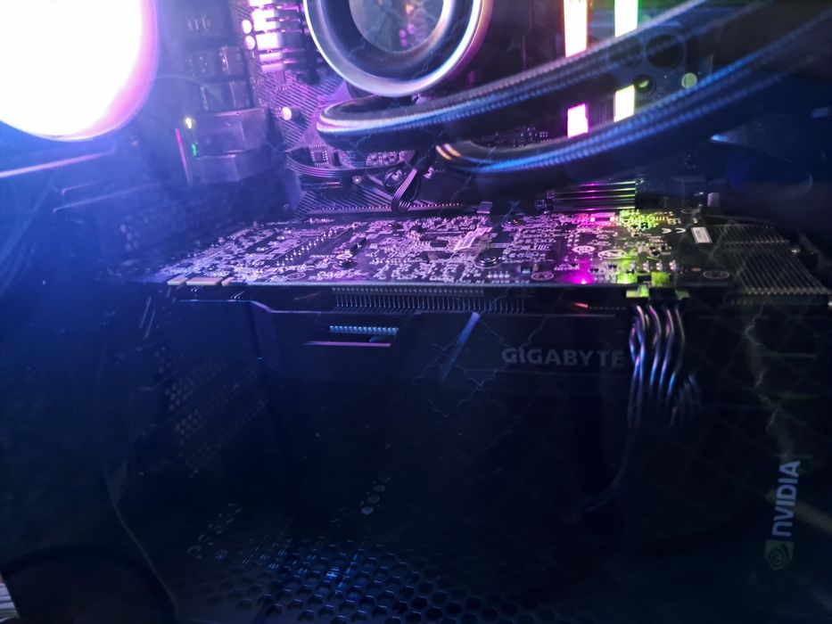 Продам Видеокарту  GTX 1070 Ti WINDFORCE 8G