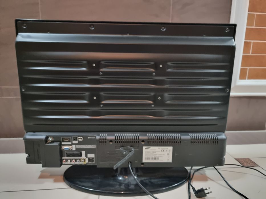 SAMSUNG диагональ 66см