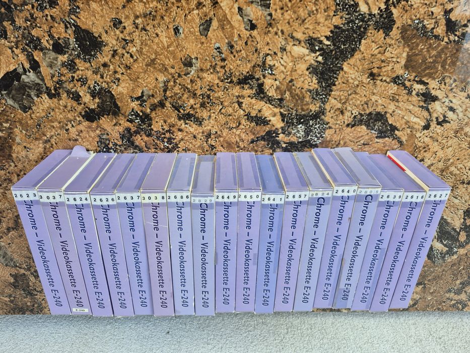 Vand 18 casete video vhs de 240minute cu filme actiune,sf,gr