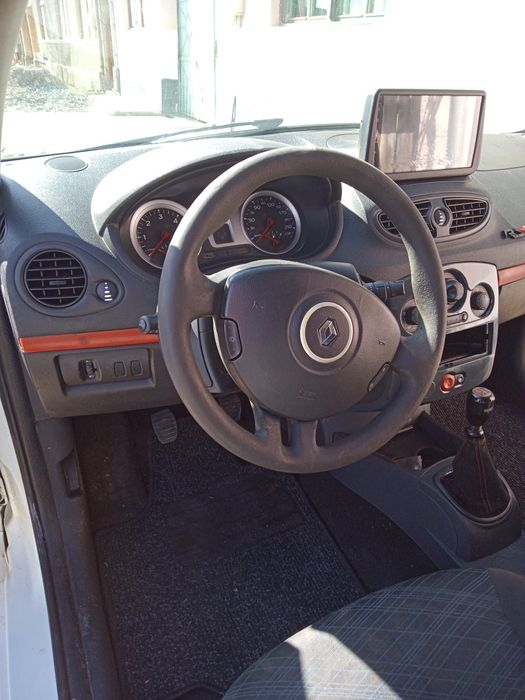 Vând Renault Clio 3 pentru dezmembrări.
