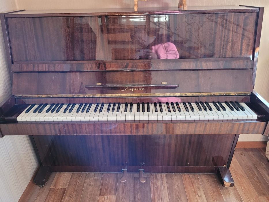Продам пианино Лирика