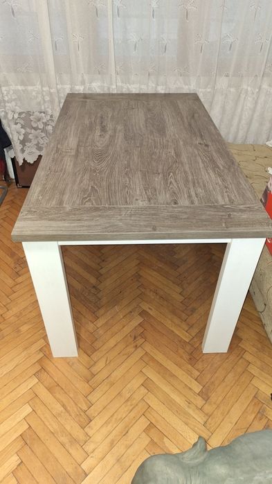 Голяма трапезна маса