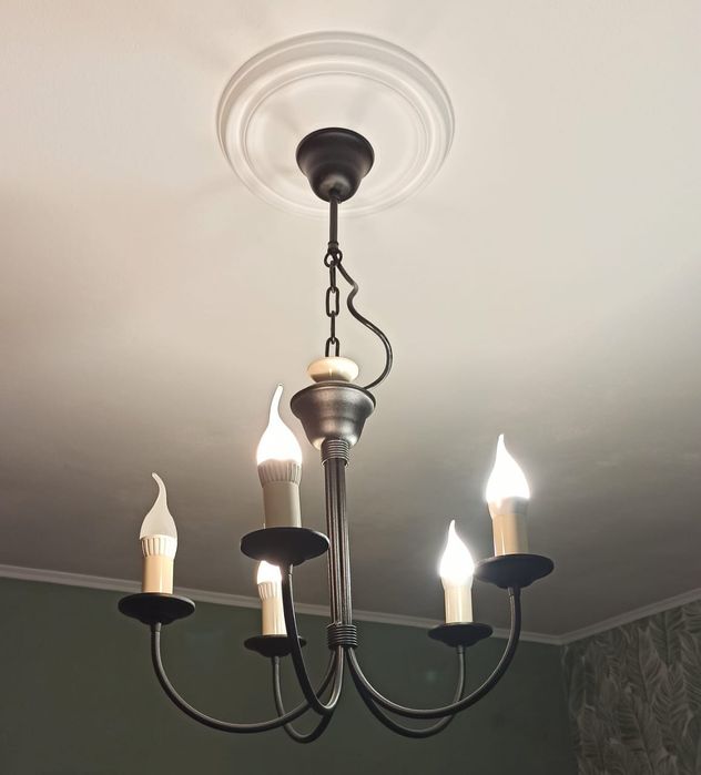 Продам люстры разные