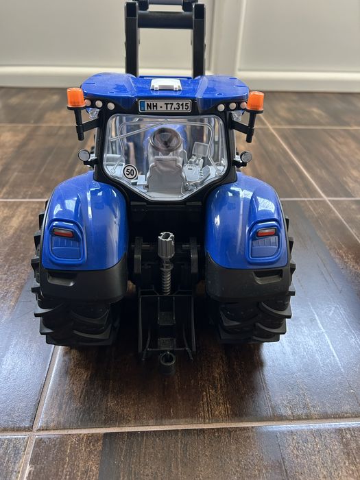 Трактор New holland Bruder