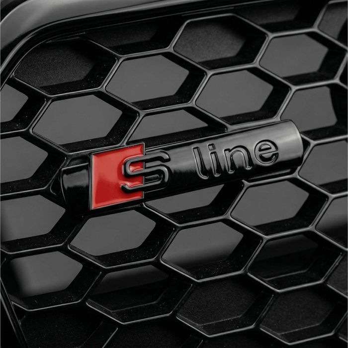 Emblema S line Grila Fagure Negru Lucios