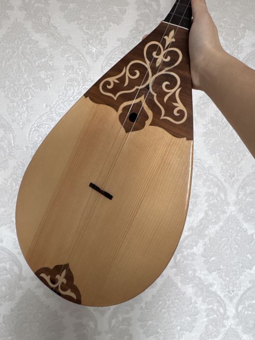 Кәсіби домбыра сатылады