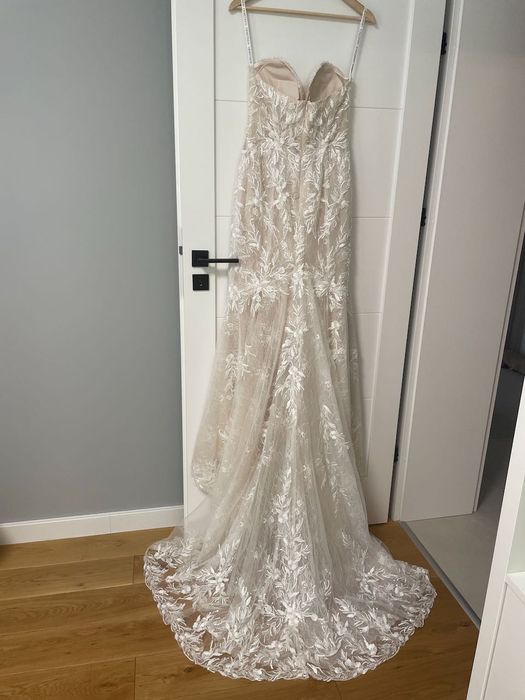 Булчинска рокля тип русалка