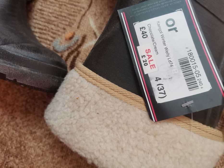 Нови гумени ботуши с етикет