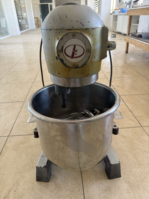 2 та 30 лт миксир б/у тез ва арзон нархда сотилади