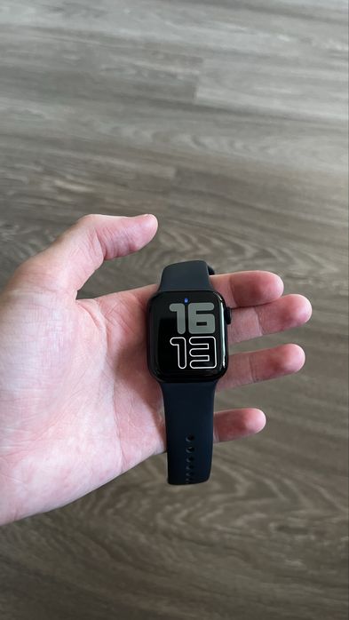 Продам часы Apple Watch SE 2