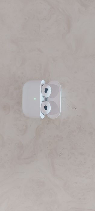 Продаётся AirPods оригинал 2024