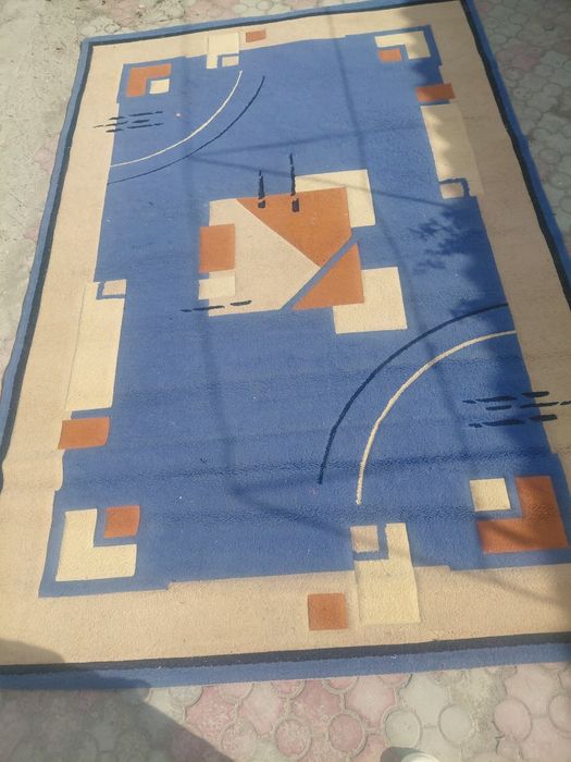 Ұстанған кілемдер сатылады