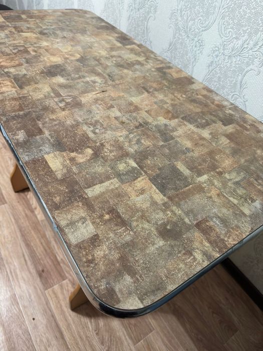 Стол б/у.Цена 7,500 тыс тг