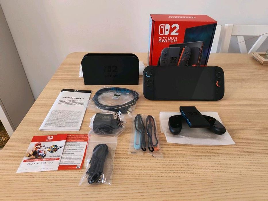 Consolă Nintendo Switch 2 + husă de protecție, stare excelentă