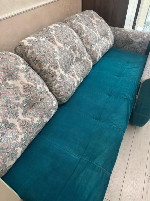 Диван в хорошем состоянии