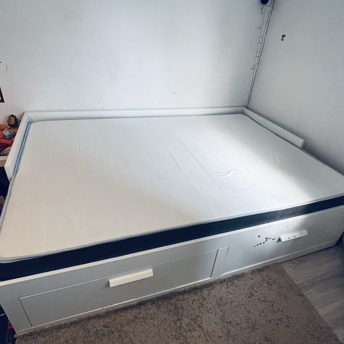 Divan ikea/ pat cu saltea inclusa, 2 sertare.