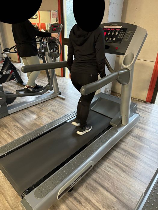 Life fitness treadmill