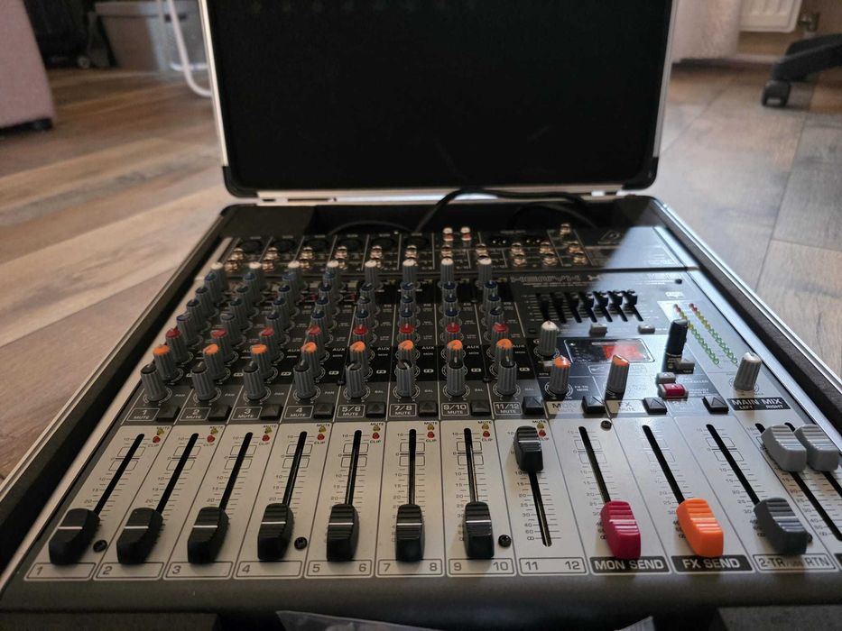 Mixer Behringer Xenyx 1222USB de vânzare