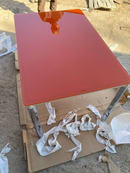 Stol yangi xolatda oshxona uchun yo kafe uchun juda ajoyib aybi yoʻq..